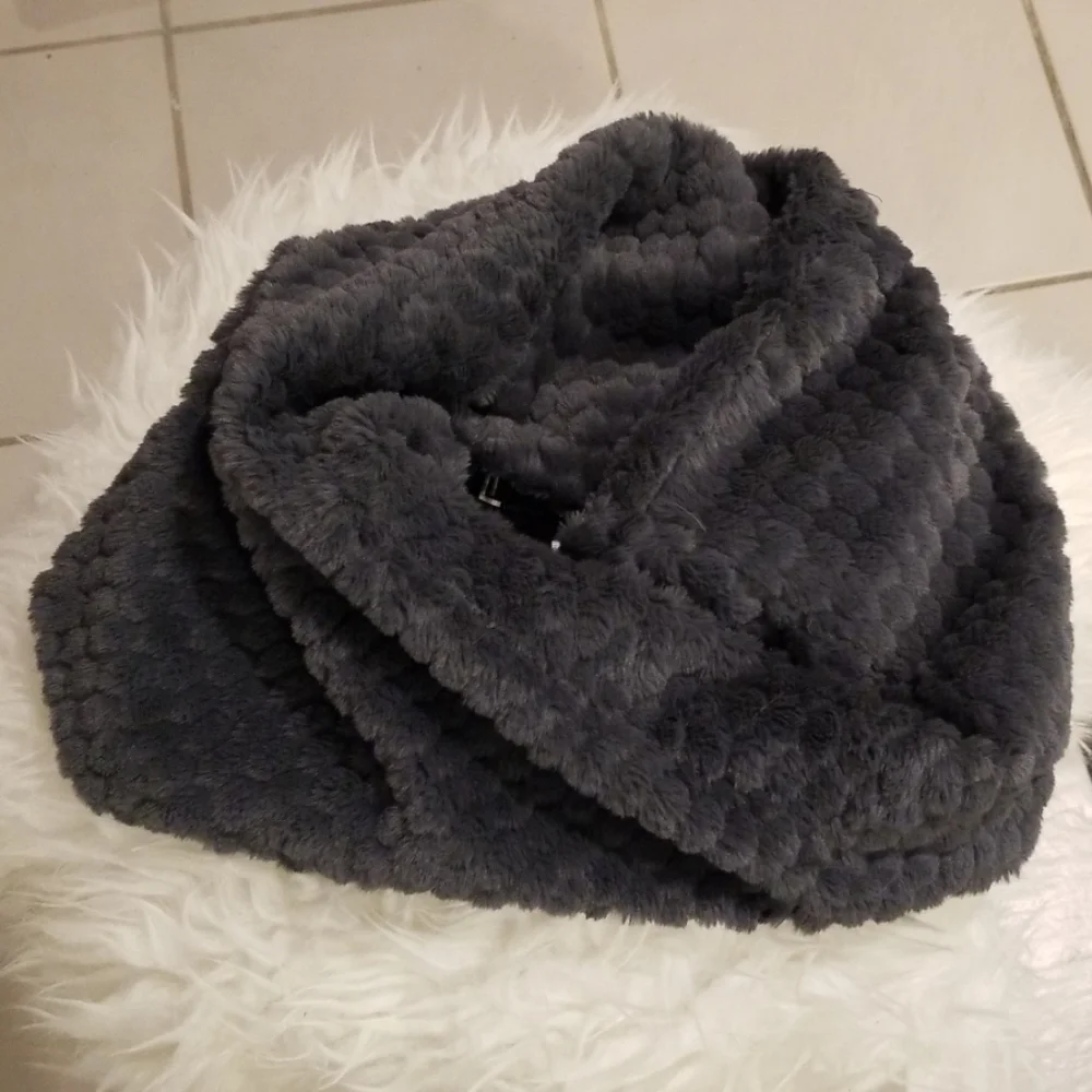 💕LOVE TOKEN💕 Faux Fur Infinity Scarf Neck Warmer